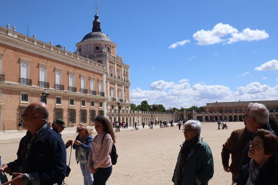 Aranjuez: City and Gardens Guided Walking Tour - Family-Friendly Touches for Kids