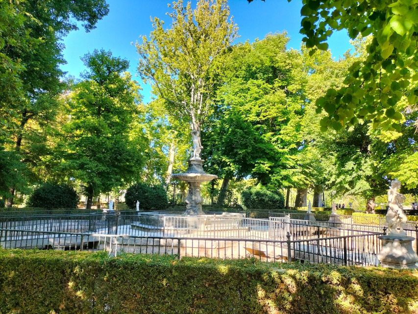 Aranjuez: City and Gardens Guided Walking Tour - Meeting at Cafe de Damas and Orienting at Plaza de Parejas