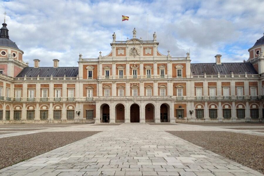 Aranjuez: Fast-Track Entry to the Royal Palace - Who this is best for, and who might want a different style