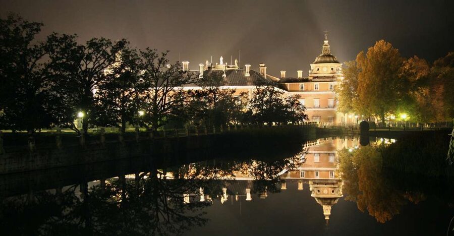 Aranjuez: Mystery and Legends Guided Nighttime Walking Tour - Why Aranjuez at Night Feels Like a Royal Mystery Walk