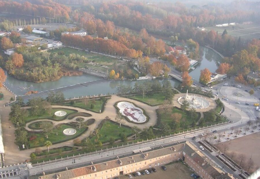 Aranjuez: Royal Palace Guided Tour - Ball Room and Reception Hall: ceremony you can feel