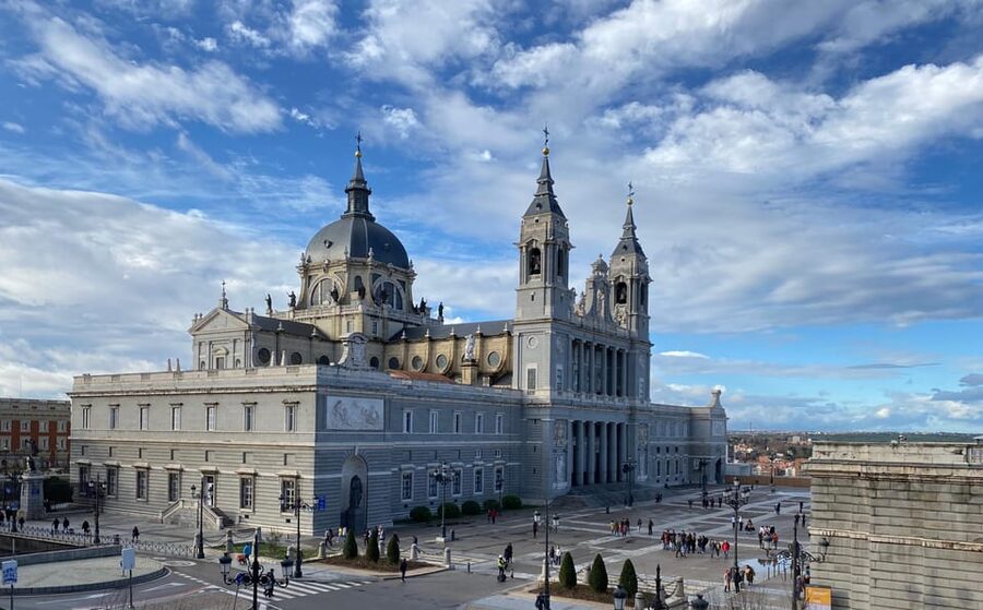 Architecture Tour: Old Historic Madrid with an architect - Getting set up: meeting near Teatro Real