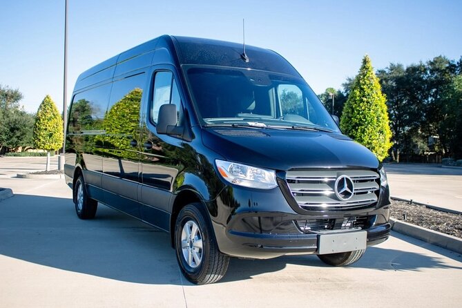 Arrival Private Transfer from MAD Airport to Madrid in a Minibus - Entering Madrid Fast: The MAD Meet-and-Greet Moment