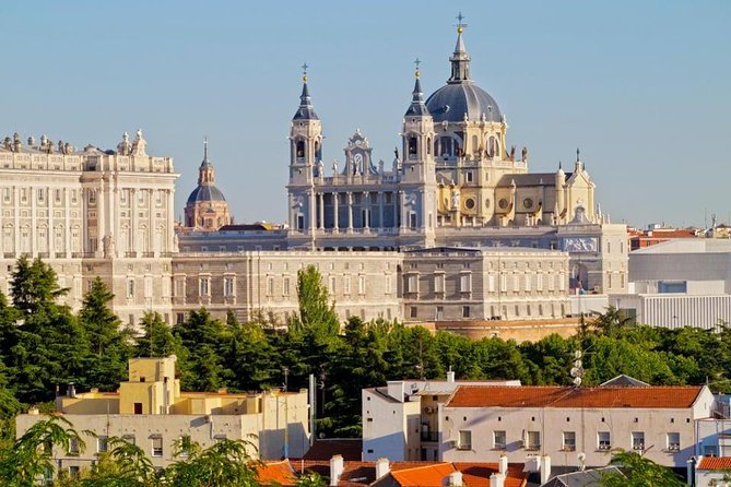Arrival Transfer: Madrid Airport MAD to Madrid by Business Car - Meet-and-Greet Details at Barajas, Name Sign Included