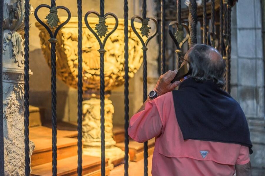 Avila: Cathedral Entry Ticket with Audio Guide - Getting oriented at the cathedral, starting from the city-walls connection