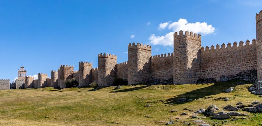Ávila: Tour Privado Casco Histórico y Basílica San Vicente - Polentinos Palace and the General Military Archive: power in a 16th-century shell