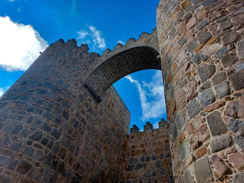 Ávila: Tour Privado Casco Histórico y Basílica San Vicente - Why Avila’s walled center feels different from other Spanish cities