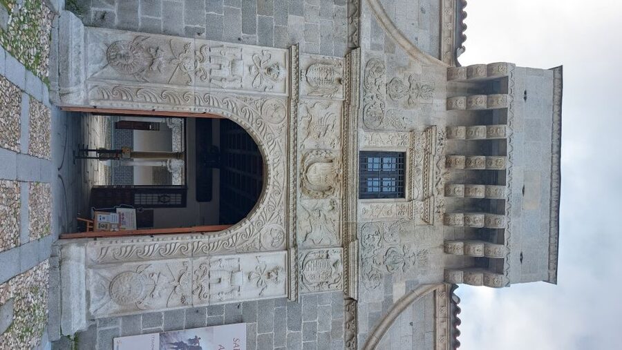 Ávila: Tour privado por Murallas y Casco Histórico - Where the tour starts at Puerta de San Vicente