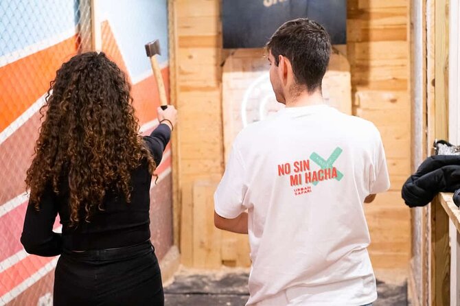 Axe Throwing 1 hour session - English-Friendly and Private for Your Group