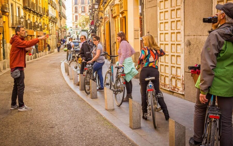 Best of Madrid: 3-Hour Guided Bike Tour in Small Groups - Price and Value: Why $33 Can Work for First-Time Madrid