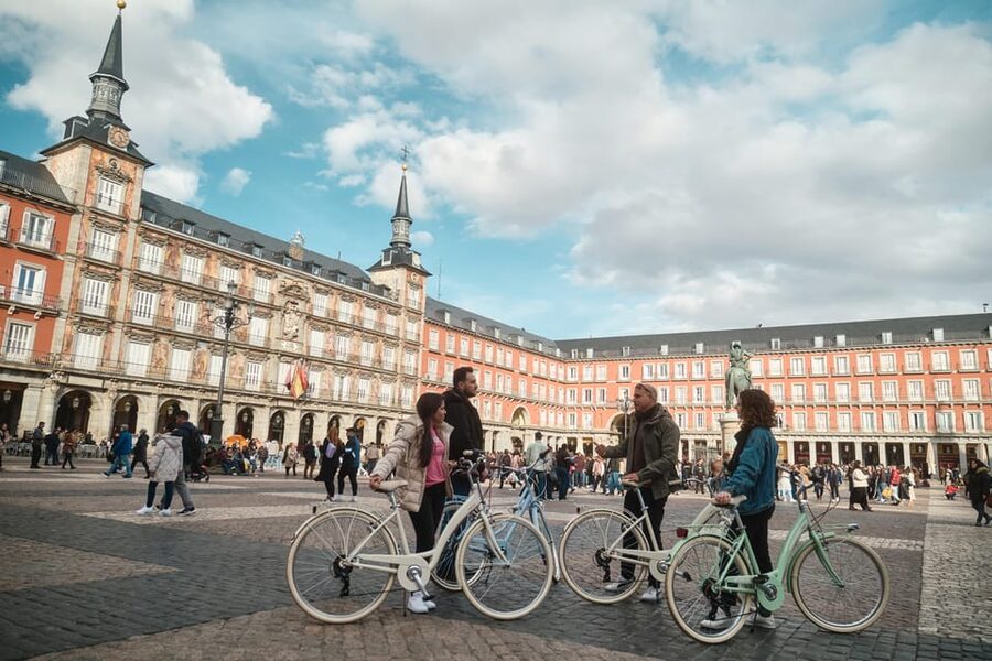 BiciTapeo : Tapas and Highlights Guided Vintage Bike Tour - Where the ride starts, and how the first streets set the tone