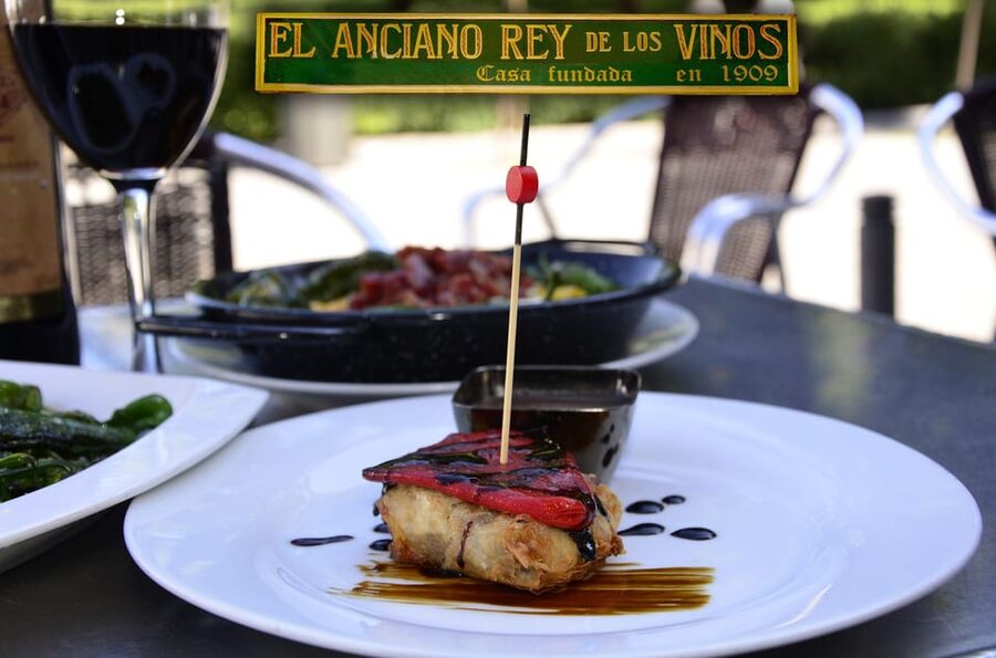 Discover the best "Wines and Tapas in Madrid". - El Anciano Rey de los Vinos: vermouth, signature bites, and a centenary mood