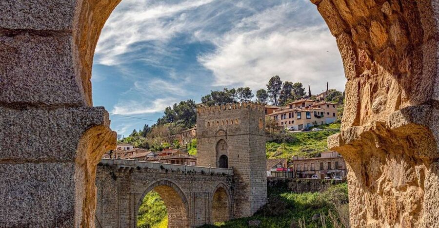 Essential Toledo with monuments and optional Legends tour - Santa María la Blanca Synagogue: Architecture and a Tolerant Chapter of History