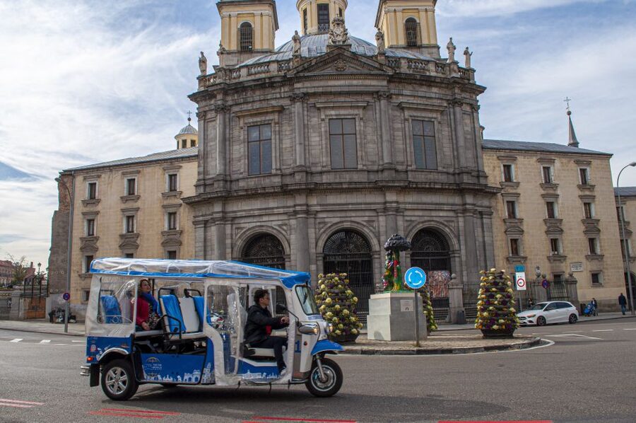 Explore Madrid’s Top Sights on an Electric Tuk-Tuk Tour - Paseo del Prado, Cibeles, and Puerta de Alcalá for the “Madrid Signature” Photos