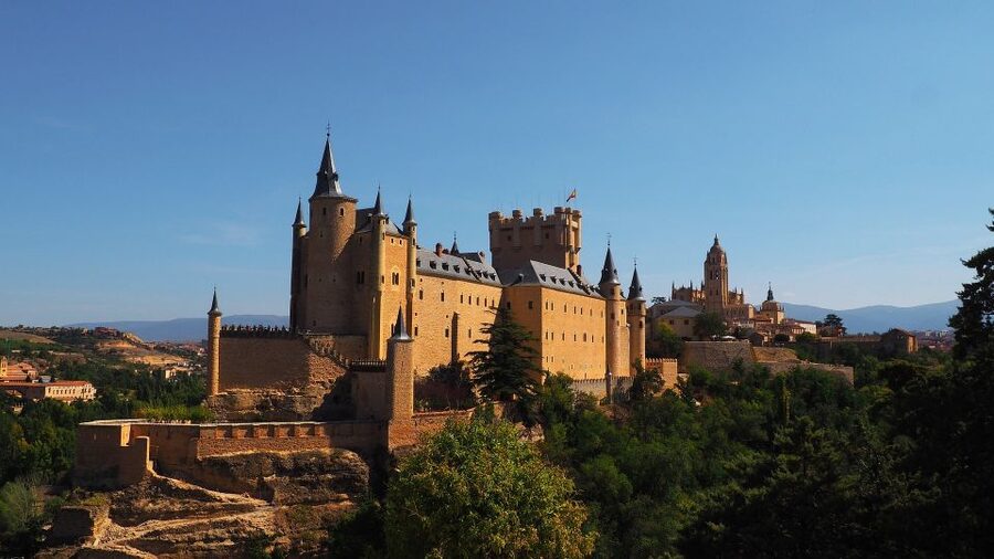 From Madrid: Ávila and Segovia Guided Day Trip - Bilingual Guide Style: Why It Can Be Great or Slightly Annoying