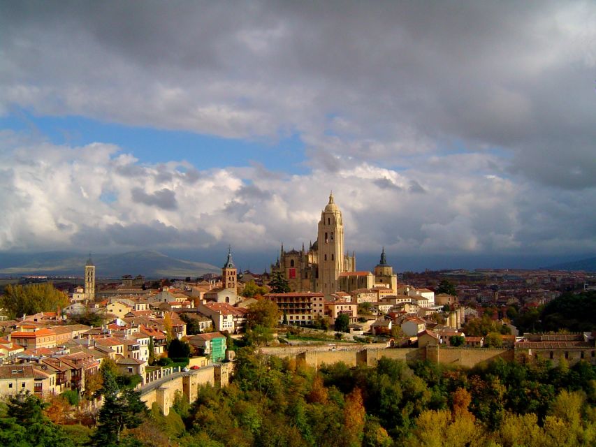 From Madrid: Ávila and Segovia Guided Day Trip - Ávila City Walls and Gothic Sights: What the Walking Time Really Does