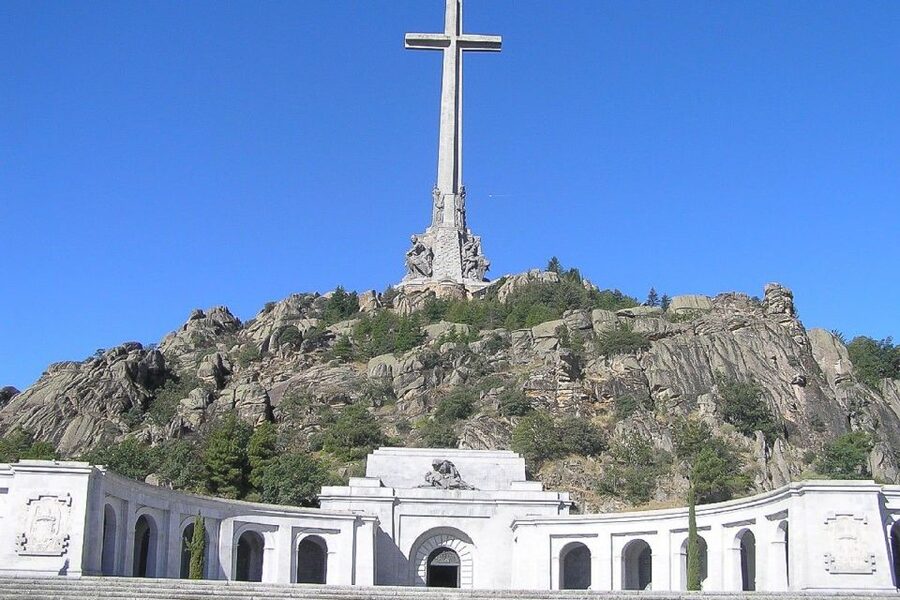 From Madrid: Escorial Monastery & Valley of the Fallen Trip - Valley of the Fallen 101: the 152-meter cross and the underground basilica