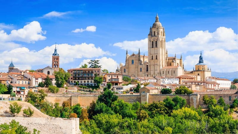 From Madrid: Full Day Trip to Segovia and Toledo - Alcázar of Segovia: a castle visit that is short, but memorable
