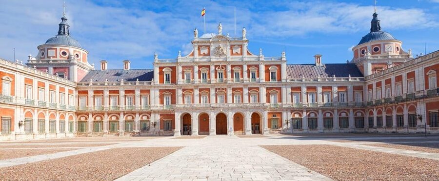 From Madrid: Guided Day Trip to Chinchon, Aranjuez & Toledo - The guide and driver experience: what great service looks like
