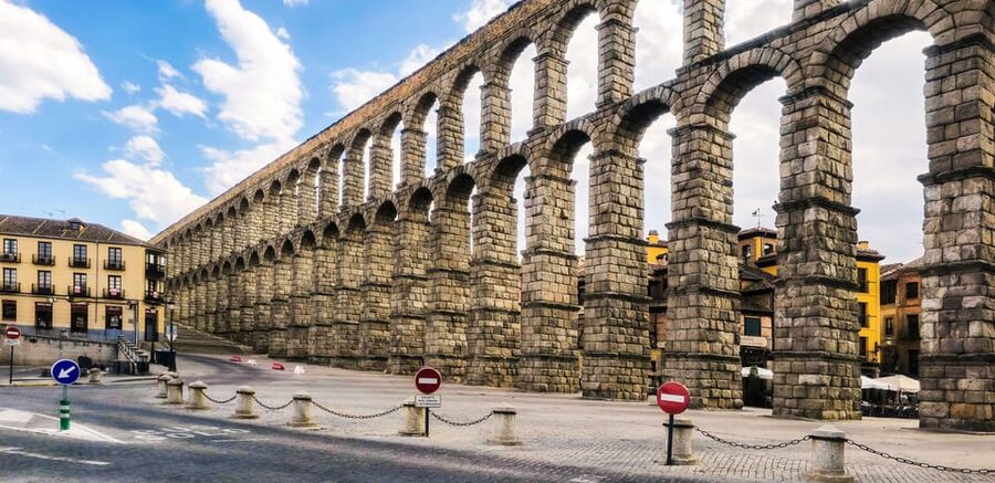 From Madrid: Guided Day Trip to Segovia, optional Alcázar - Plaza Mayor and the Jewish Quarter: How to See More in Less Time