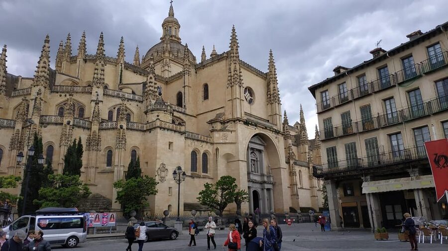 From Madrid: Half-Day or Full-Day Trip to Segovia - Alcazar de Segovia: the castle that makes people pause mid-street