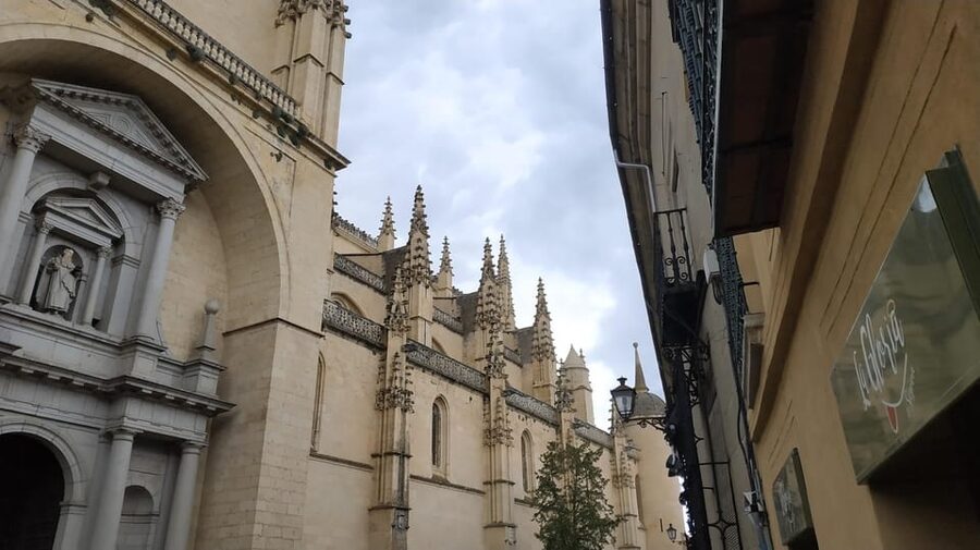 From Madrid: Half-Day or Full-Day Trip to Segovia - Group pace, ear pieces, and the small frictions that matter