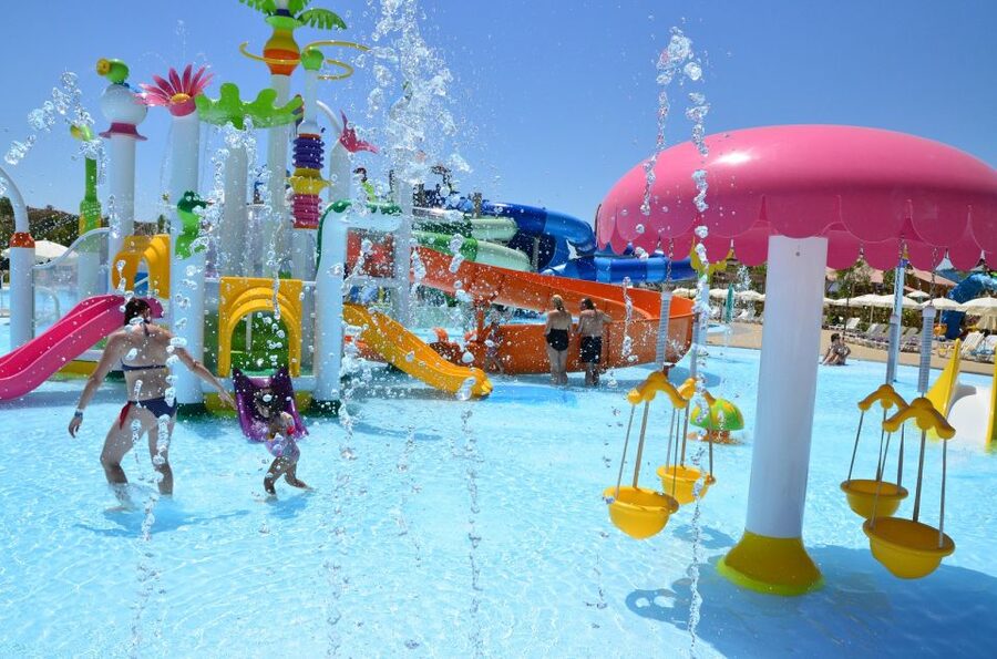 From Madrid: Parque Warner Beach Water Park & Transport - Key highlights to know before you go