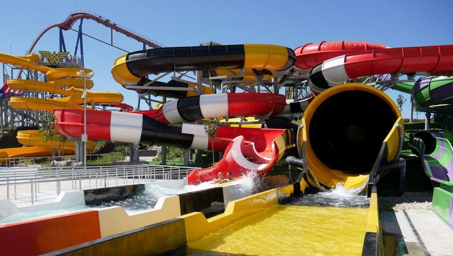 From Madrid: Parque Warner Beach Water Park & Transport - Food and breaks: what you should plan for