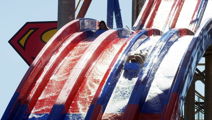 From Madrid: Parque Warner Beach Water Park & Transport - What to expect from the themed attractions (Justice League and Wonder Woman)