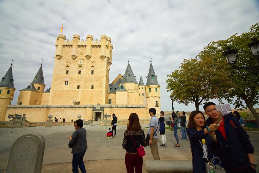From Madrid: Segovia & Avila Day Trip with Optional Tickets - Walking and comfort: what you should pack for a 9-hour loop