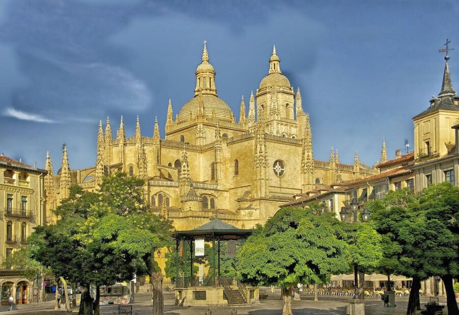 From Madrid: Segovia Highlights Private Half-Day Tour - Stop 2: Gothic Cathedral Time at Nuestra Señora de La Asuncion and San Frutos