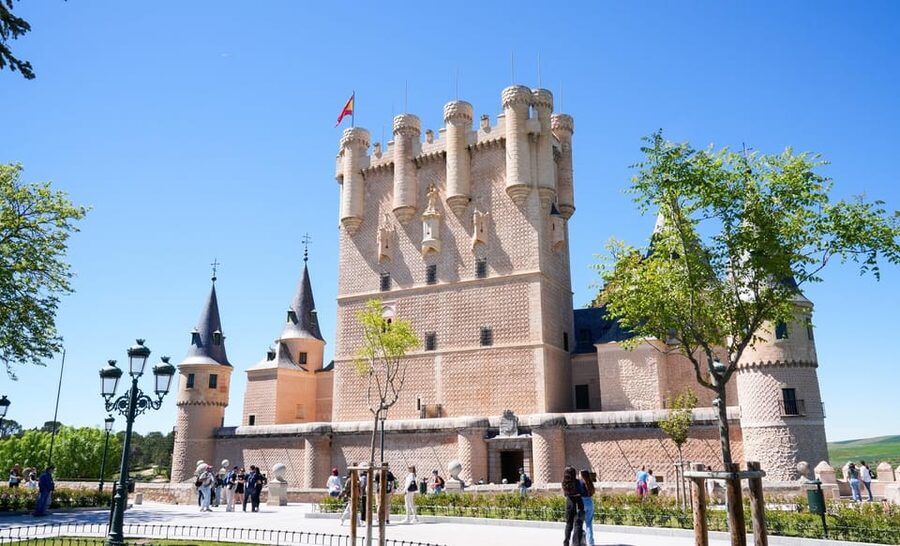 From Madrid: Segovia Tour with Cathedral and Alcazar Entry - The Roman Aqueduct of Segovia: your first wow moment