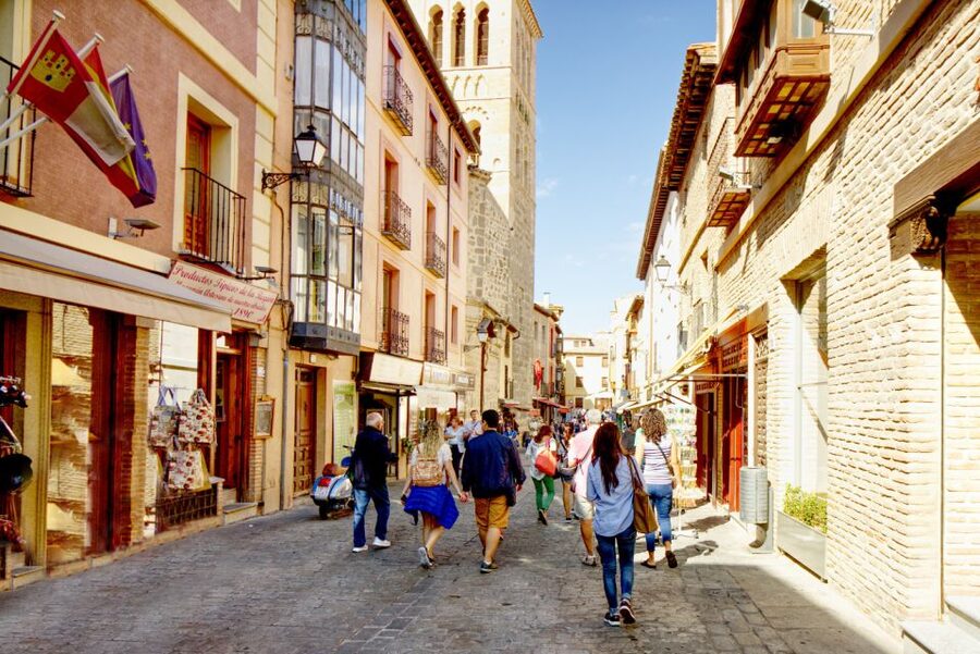 From Madrid: Toledo and Segovia Guided Day Trip - Bilingual guides, headsets, and how to handle sound issues