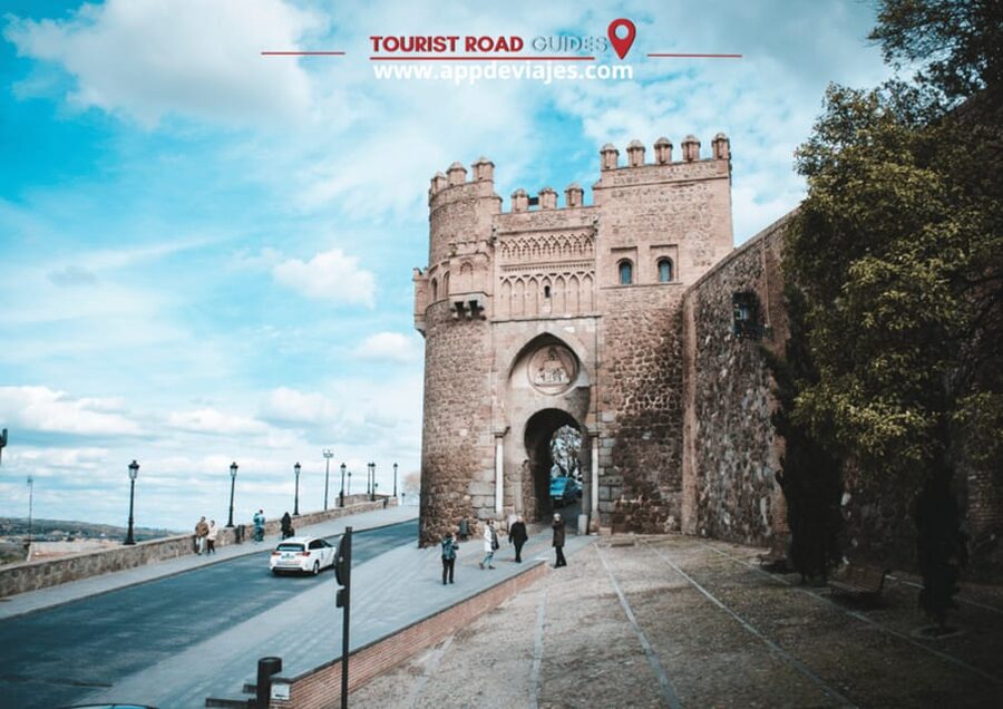 From Madrid: Tour Private Toledo & Segovia - Toledo Walking Route: Plaza Zocodover to the Cathedral and Palace of Justice