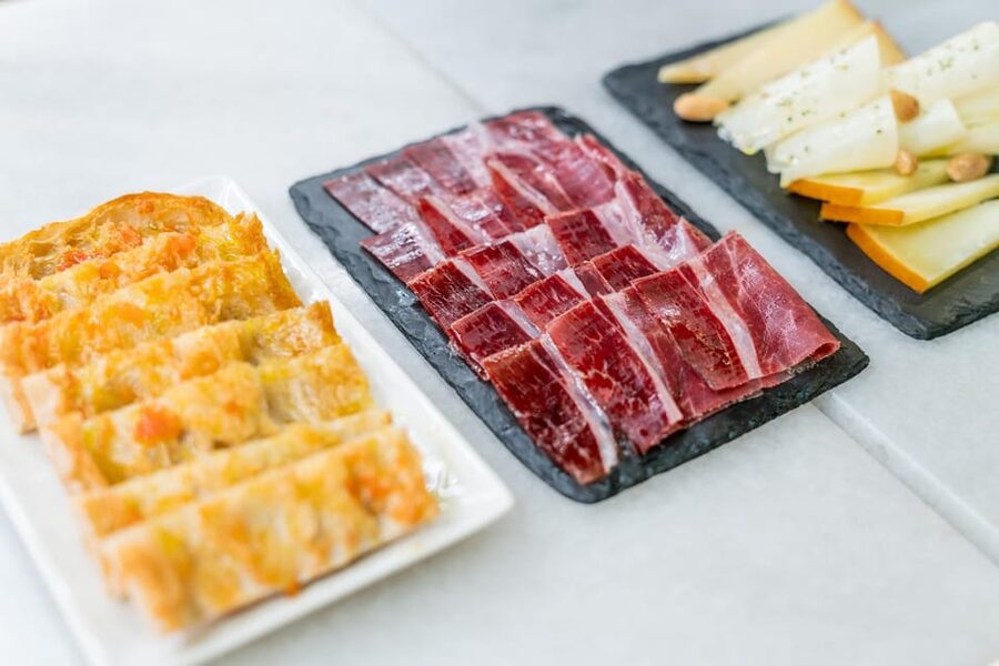 From Madrid: Traditional Villages, Winery Tour & Tapas Lunch - Who this tour suits best