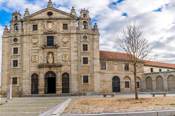 Full Day Tour to Avila & Segovia from Madrid - Segovia Cathedral and Plaza Mayor: gothic detail in a compact walk