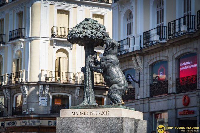 Guided Tour of Madrid of the Austrias and the Historic Center - Meeting Point and the Yellow Umbrella Trick