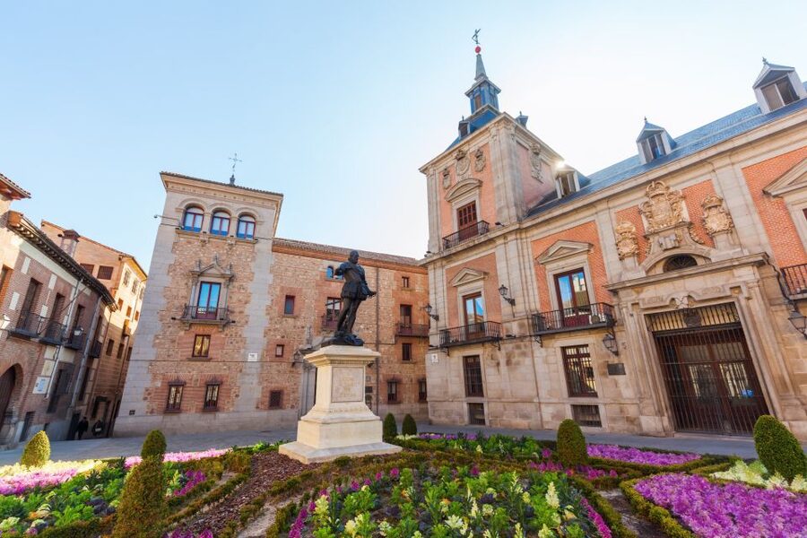 Highlights of Madrid: Walking Tour with Private Guide - A private 4-hour stroll that explains Madrid on the move