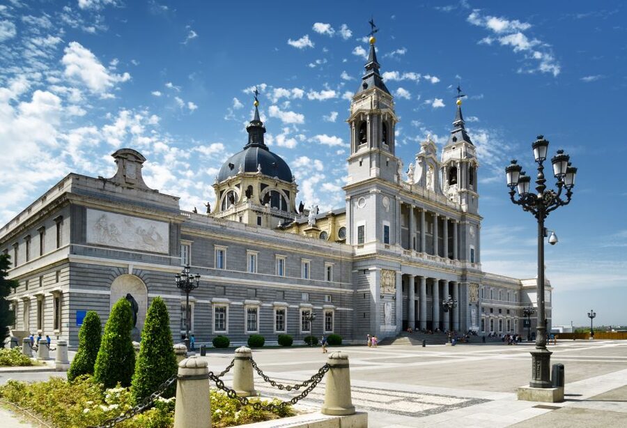 Highlights of Madrid: Walking Tour with Private Guide - Jardines del Moro and Las Vistillas: the views that make Madrid feel big