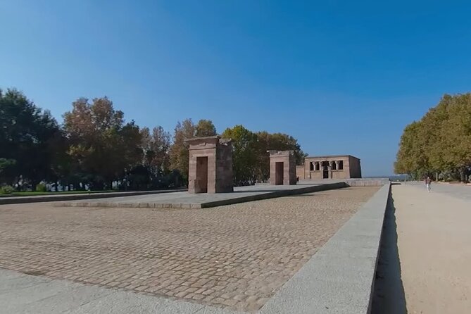 Historic Madrid Virtual Reality Experience with an Official Guide - Your Madrid VR Game Plan: 1 hour 45 minutes, English, and a tight central route