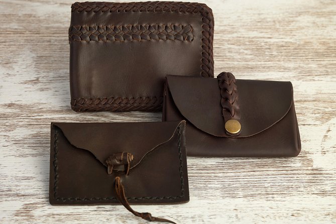 Leathercraft Workshop in the Rastro of Madrid - Picking Your Project, Then Learning the Tools That Matter
