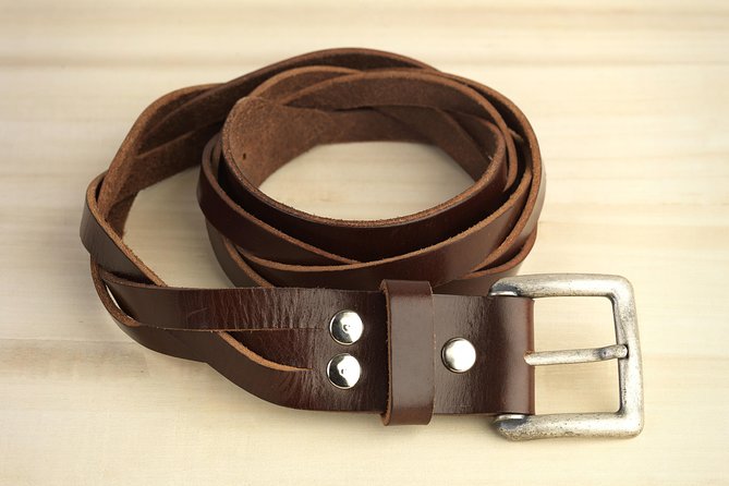 Leathercraft Workshop in the Rastro of Madrid - The Pace: 3 Hours to Make Something Real
