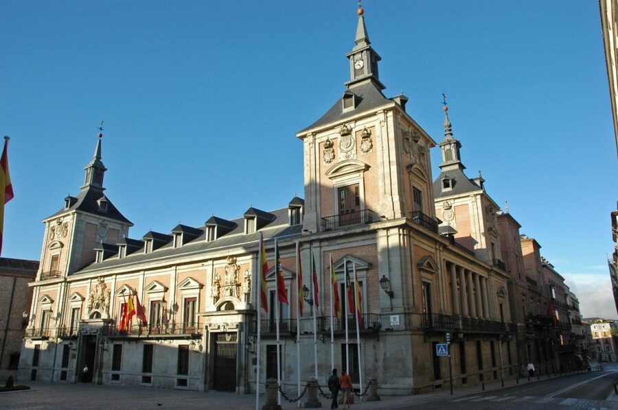 Madrid: 1.5-Hour City Highlights Guided Walking Tour - Royal Palace of Madrid Stop: The City’s Drama in Stone