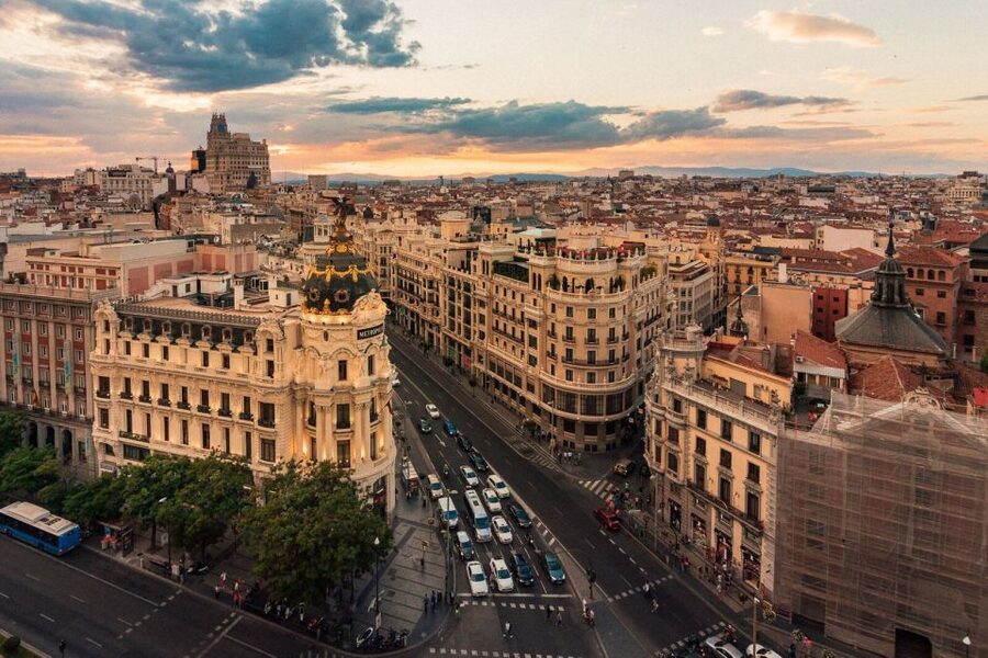 Madrid: 1.5-Hour Private Kick-Start Tour with a Local - Royal Palace context in a short time
