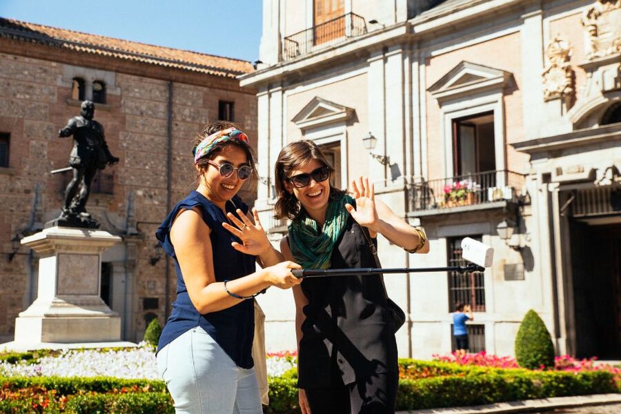 Madrid: 1.5-Hour Private Kick-Start Tour with a Local - Local food, wine, and how to pick your next meal