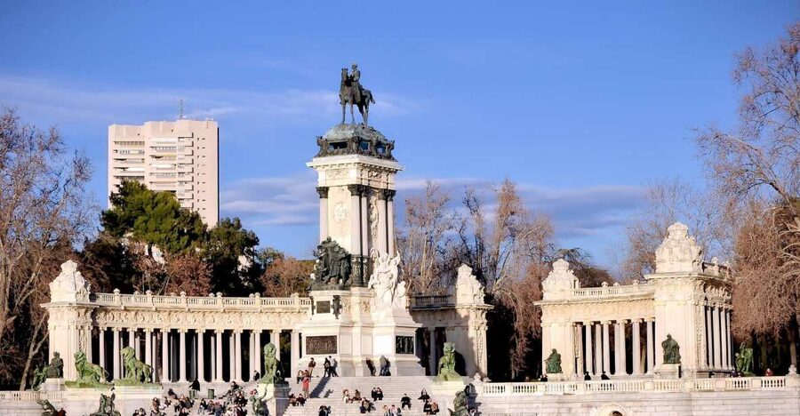 Madrid: 1.5-Hour Retiro Park Guided Walking Tour - Key highlights to look for