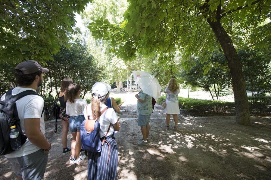 Madrid: 1.5-Hour Retiro Park Guided Walking Tour - Price and value: why $10 can be a good deal in Madrid