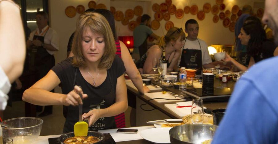Madrid: 10 Tapas 2.5-Hour Cooking Class - Meeting at Calle de la Farmacia, Outside A Punto Shop
