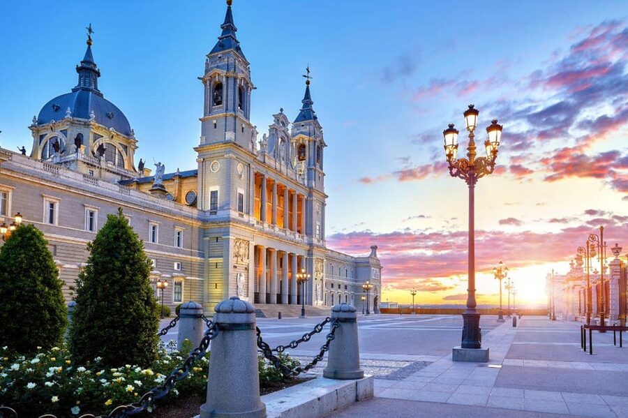 Madrid: Afternoon Royal Palace and Almudena Cathedral Tour - Afternoon Royal Palace and Almudena Cathedral, a smart Madrid pairing