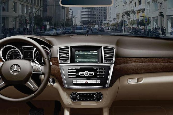 Madrid Airport to City Center: 1-Way Premium Private Transfer - Inside the car, luggage limits and comfort you can actually rely on